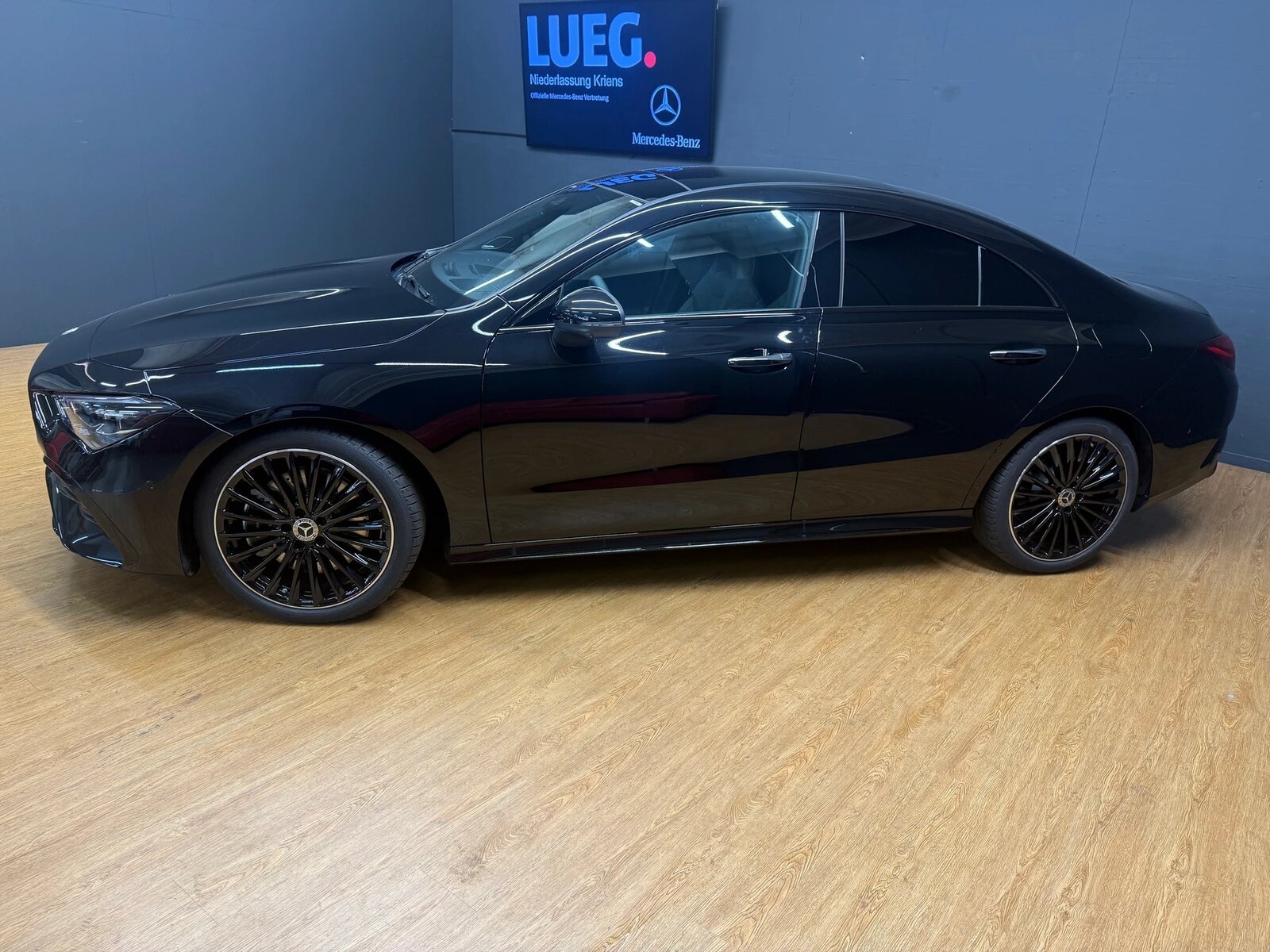 MERCEDES-BENZ CLA 250 4M - AMG / DISTRONIC / 360 Grad Kamera / Head-Up Di, Mild-Hybrid Benzin/Elektro, Occasion / Gebraucht, Automatik - 3