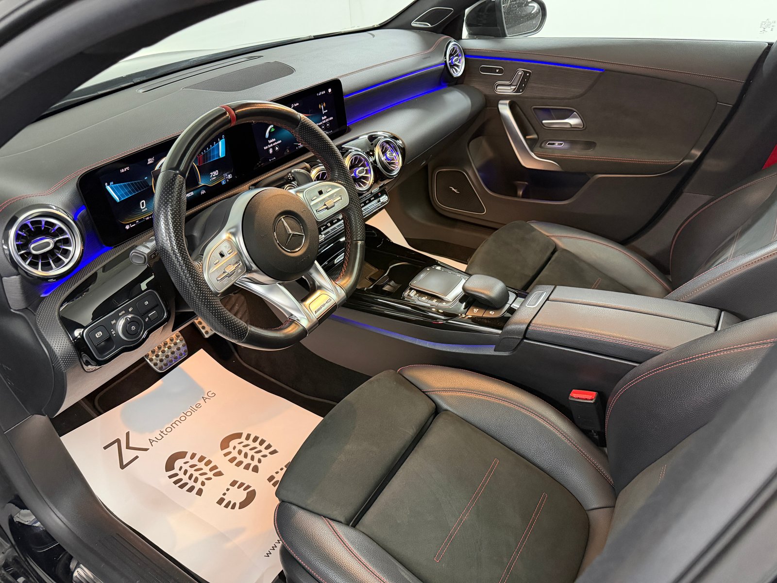 MERCEDES-BENZ CLA 35 AMG Night Black 4Matic 7G-DCT / Panoram, Benzin, Occasion / Gebraucht, Automatik - 7