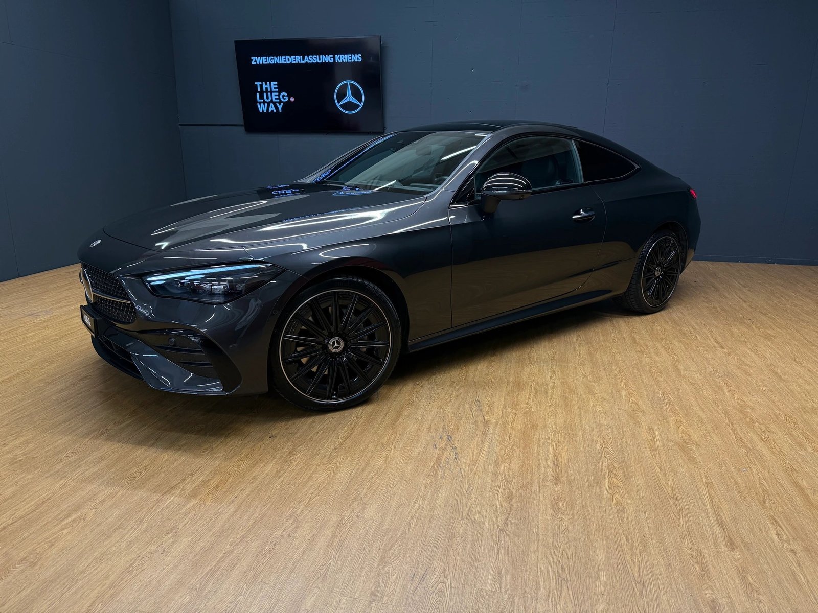 MERCEDES-BENZ CLE 300 4M - Coupé - AMG / DISTRONIC / 360 Gr, Mild-Hybrid Benzin/Elektro, Occasion / Gebraucht, Automatik - 2