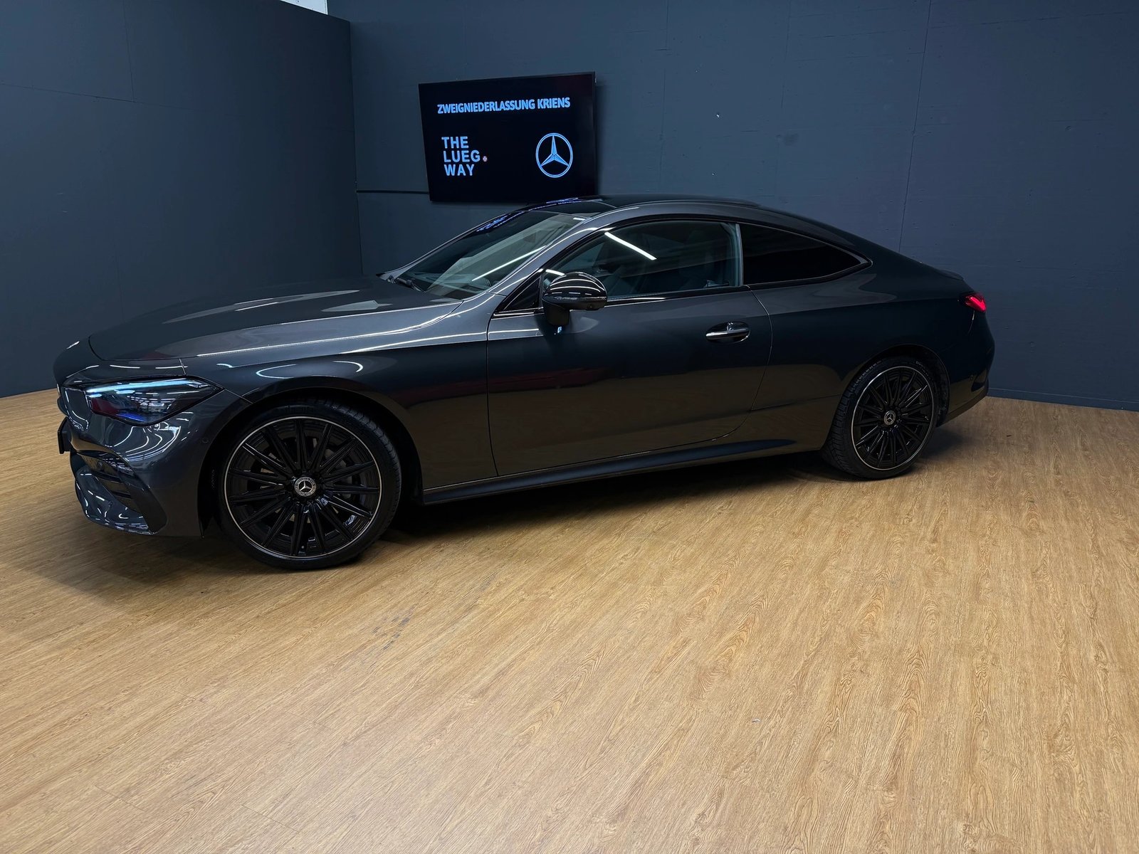 MERCEDES-BENZ CLE 300 4M - Coupé - AMG / DISTRONIC / 360 Gr, Mild-Hybrid Benzin/Elektro, Occasion / Gebraucht, Automatik - 3