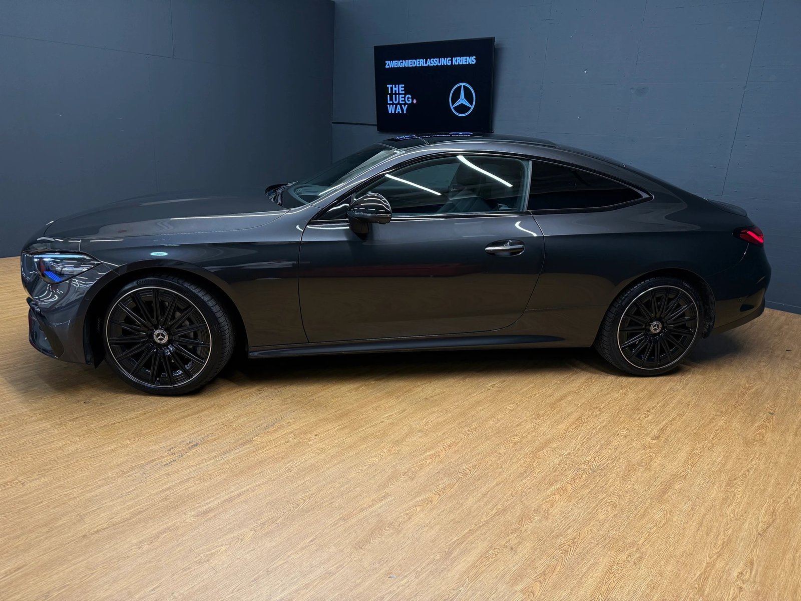 MERCEDES-BENZ CLE 300 4M - Coupé - AMG / DISTRONIC / 360 Gr, Mild-Hybrid Benzin/Elektro, Occasion / Gebraucht, Automatik - 4