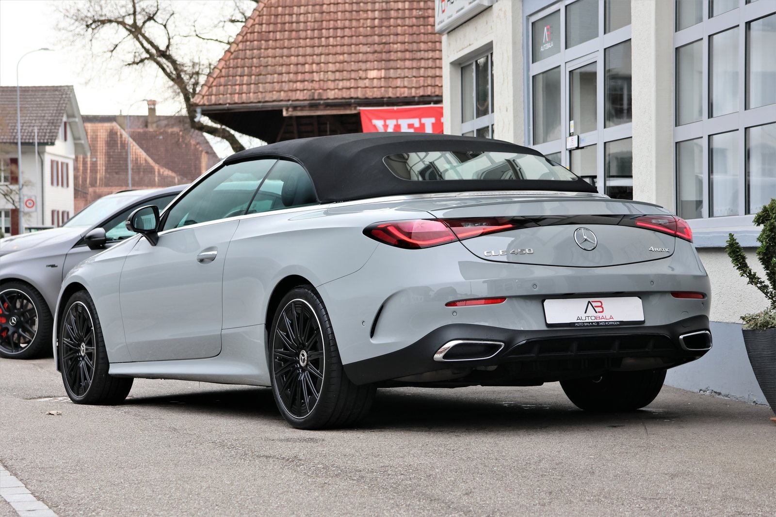 MERCEDES-BENZ CLE 450 Cabrio 4Matic 9G-Tronic AMG-Line (CH), Mild-Hybrid Petrol/Electric, Second hand / Used, Automatic - 3