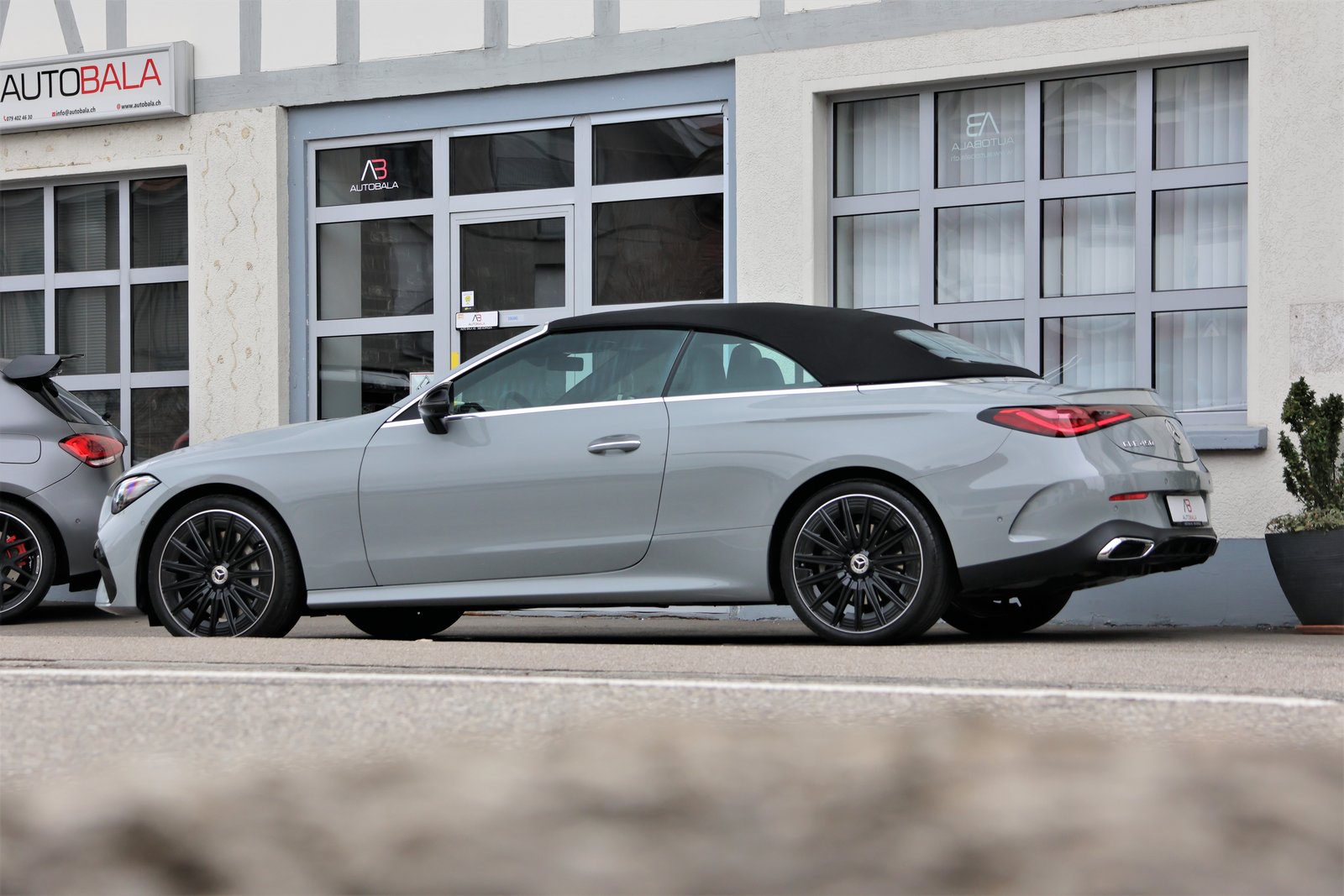 MERCEDES-BENZ CLE 450 Cabrio 4Matic 9G-Tronic AMG-Line (CH), Mild-Hybrid Petrol/Electric, Second hand / Used, Automatic - 4