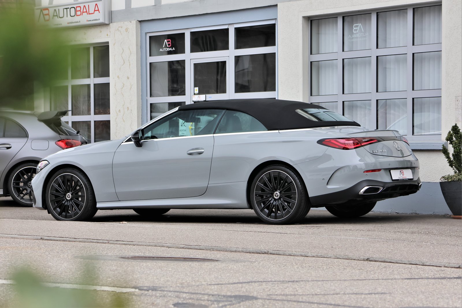 MERCEDES-BENZ CLE 450 Cabrio 4Matic 9G-Tronic AMG-Line (CH), Mild-Hybrid Petrol/Electric, Second hand / Used, Automatic - 5