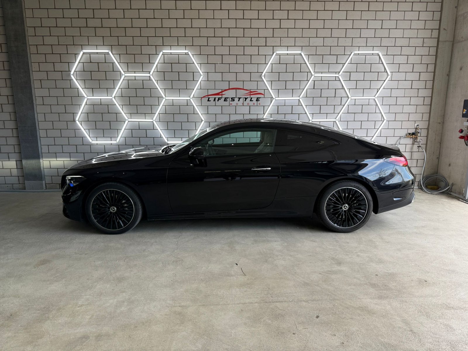 MERCEDES-BENZ CLE 450 Coupé 4Matic 9G-Tronic, Mild-Hybrid Benzin/Elektro, Occasion / Gebraucht, Automatik - 2