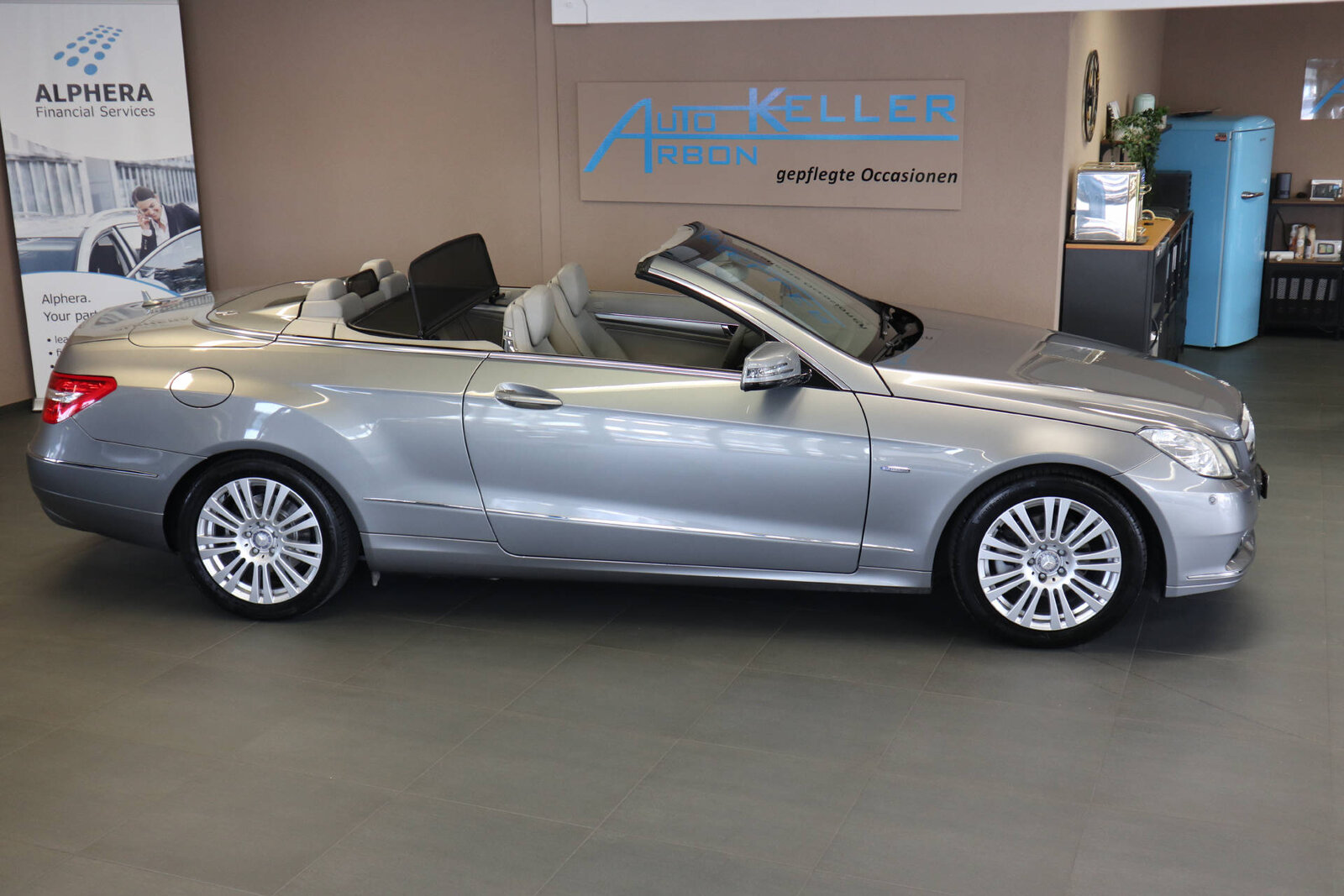 MERCEDES-BENZ E 200 CGI BlueEF Cabriolet