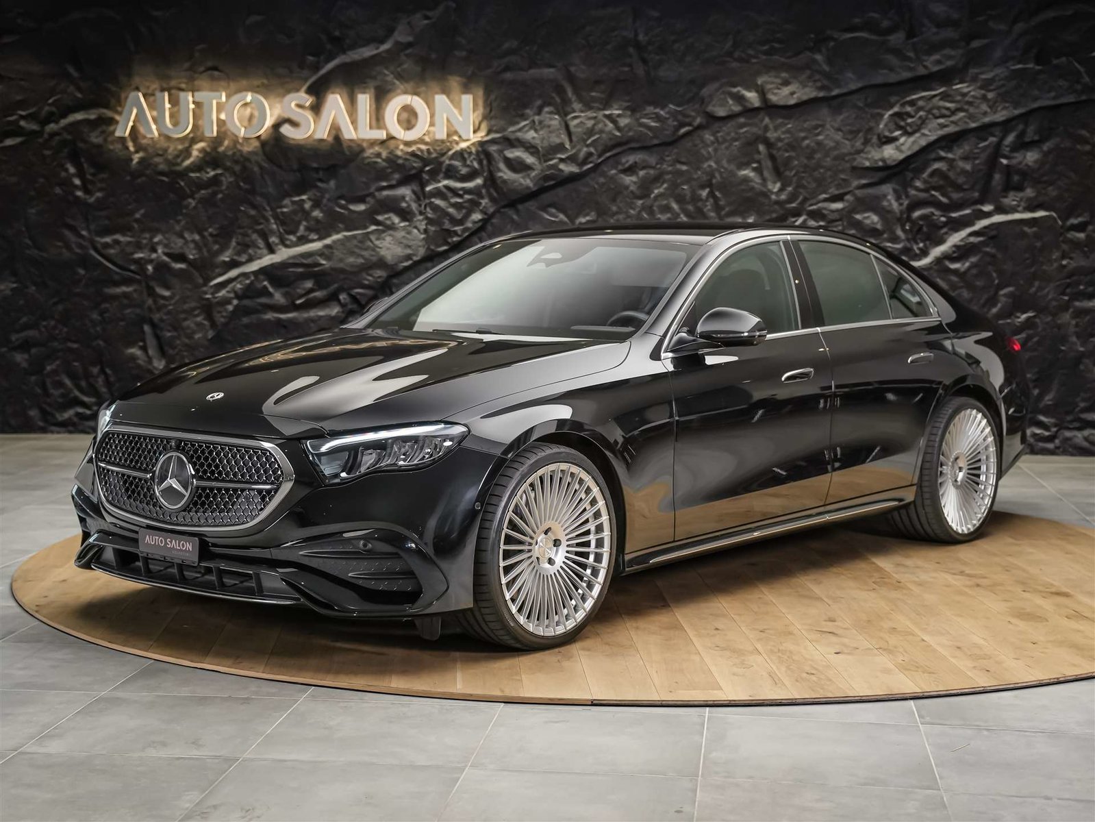 MERCEDES-BENZ E 200 AMG Line, Benzin, Occasion / Gebraucht, Automatik - 2