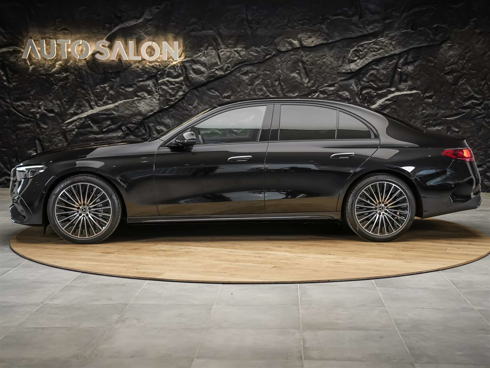 MERCEDES-BENZ E 200 AMG Line, Benzin, Occasion / Gebraucht, Automatik - 3