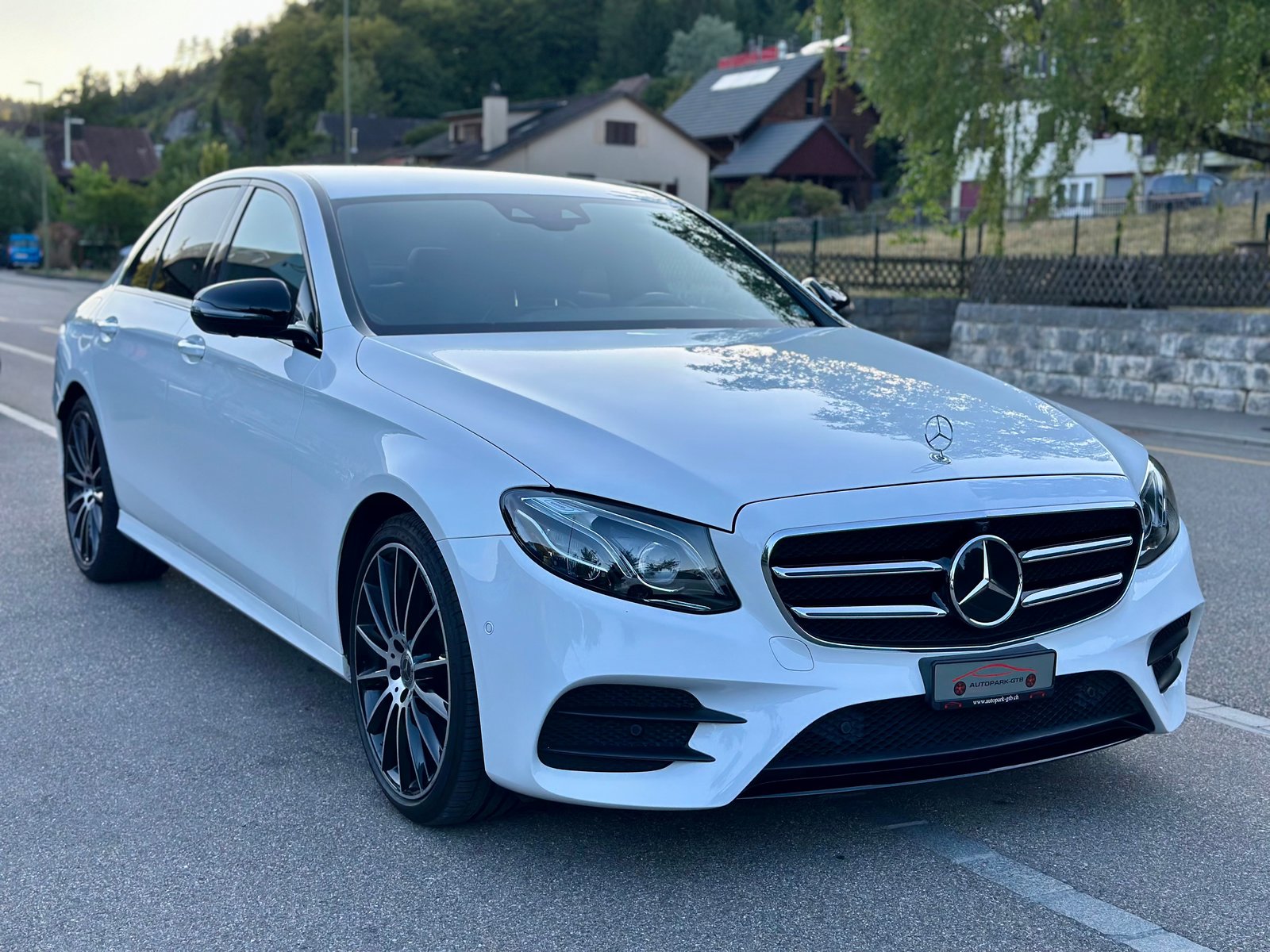 MERCEDES-BENZ E 200 AMG Line 4Matic 9G-Tronic, Essence, Occasion / Utilisé, Automatique - 2