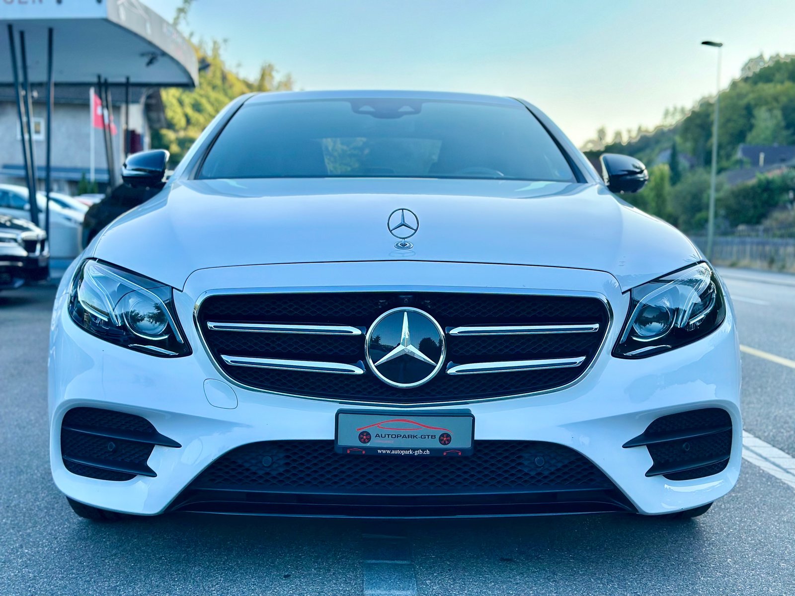 MERCEDES-BENZ E 200 AMG Line 4Matic 9G-Tronic, Essence, Occasion / Utilisé, Automatique - 3