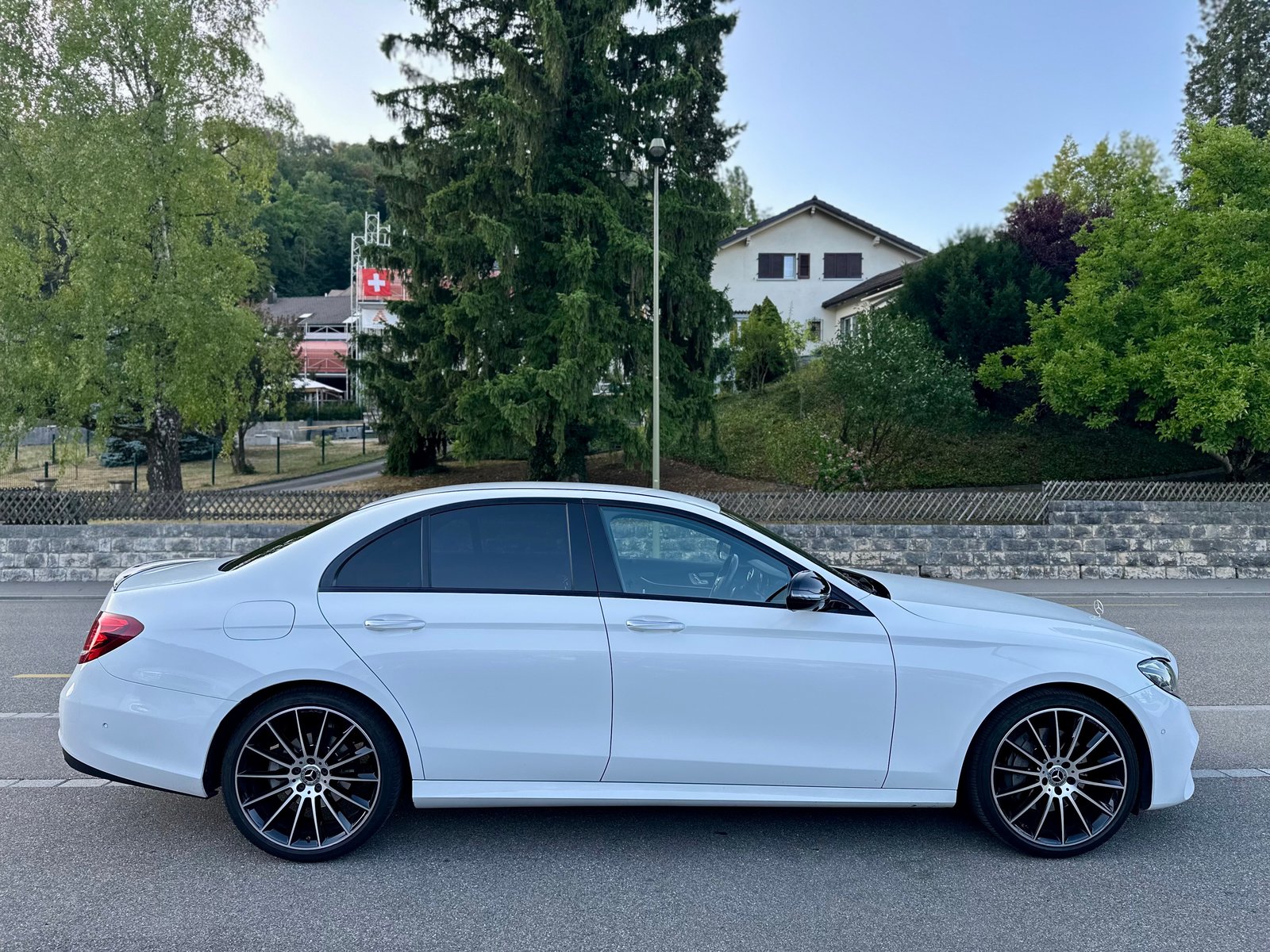 MERCEDES-BENZ E 200 AMG Line 4Matic 9G-Tronic, Essence, Occasion / Utilisé, Automatique - 5