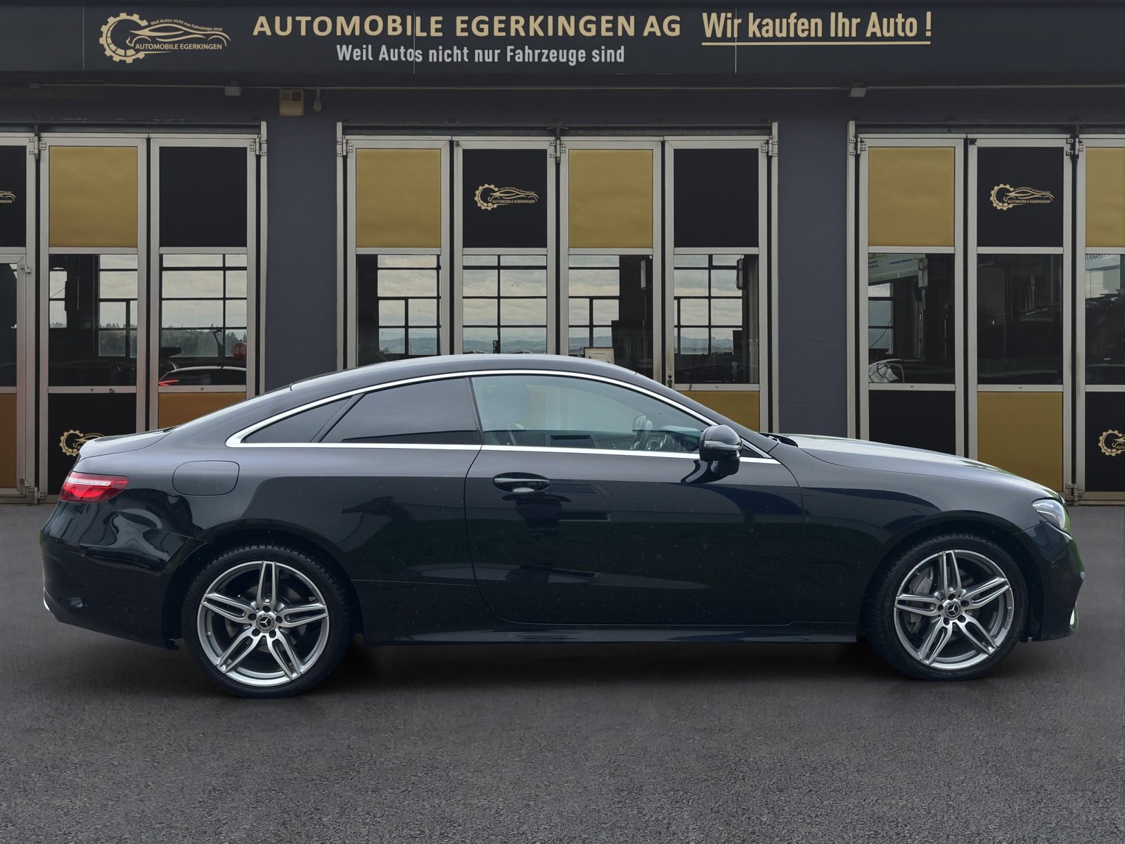 MERCEDES-BENZ E 220 d AMG Line 4matic Coupé, Diesel, Second hand / Used, Automatic - 4