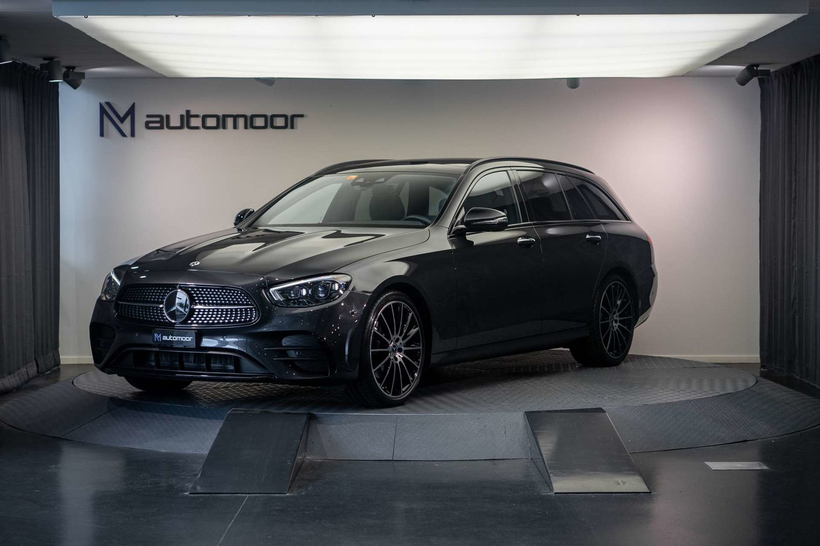 MERCEDES-BENZ E 220 d T 4Matic AMG Line 9G-Tronic *AHK* *Panorama* *Burmes