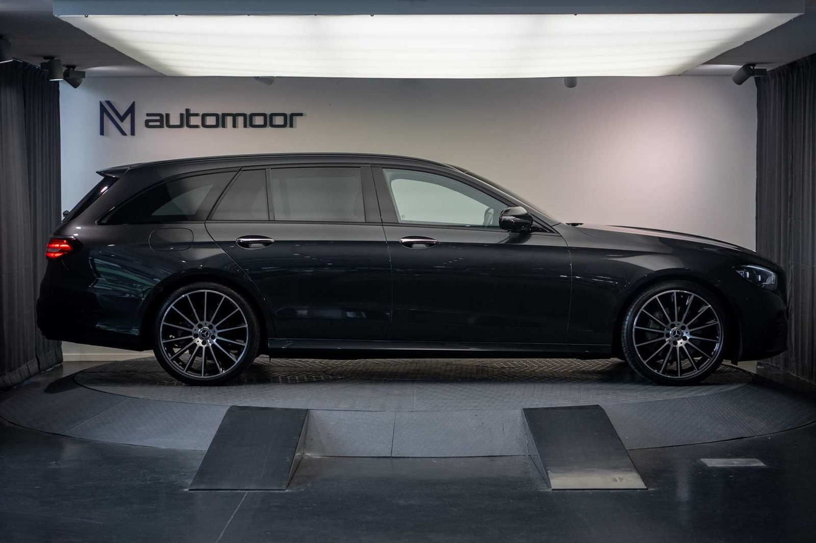 MERCEDES-BENZ E 220 d T 4Matic AMG Line 9G-Tronic *AHK* *Panorama* *Burmes, Diesel, Occasioni / Usate, Automatico - 4