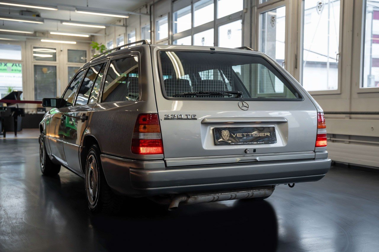 MERCEDES-BENZ E 220 T Business Automatic, Benzin, Occasion / Gebraucht, Automatik - 3