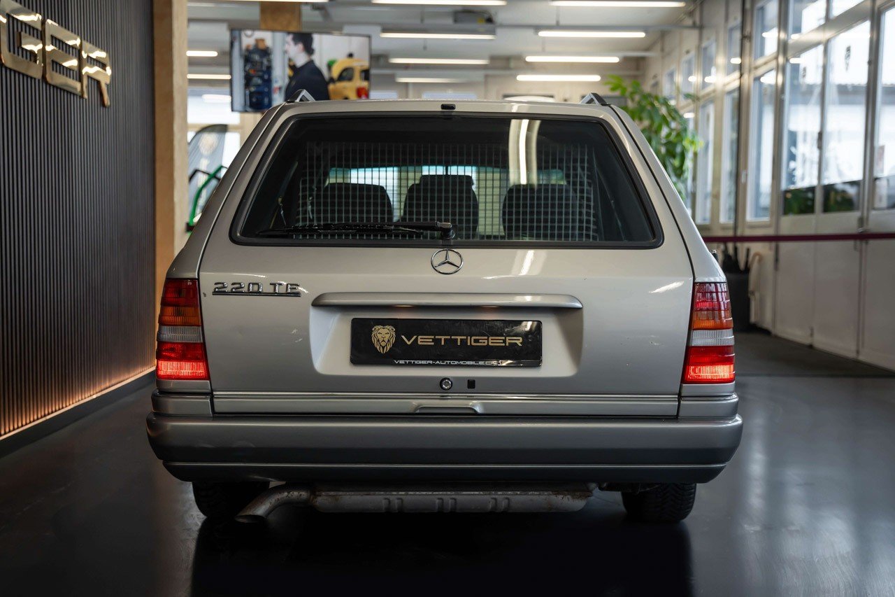 MERCEDES-BENZ E 220 T Business Automatic, Benzin, Occasion / Gebraucht, Automatik - 4