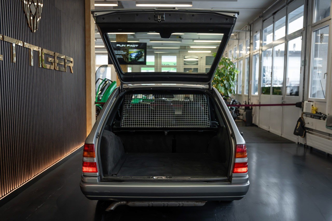 MERCEDES-BENZ E 220 T Business Automatic, Benzin, Occasion / Gebraucht, Automatik - 5