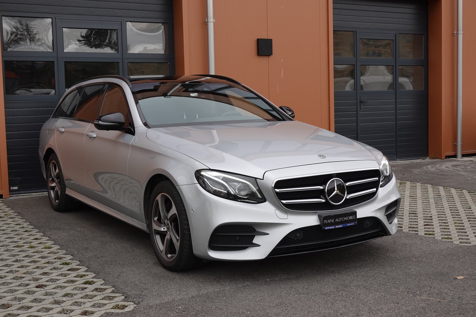 MERCEDES-BENZ E 220 d Swiss Star AMG Line 4Matic 9G-Tronic -, Diesel, Occasion / Gebraucht, Automatik - 2