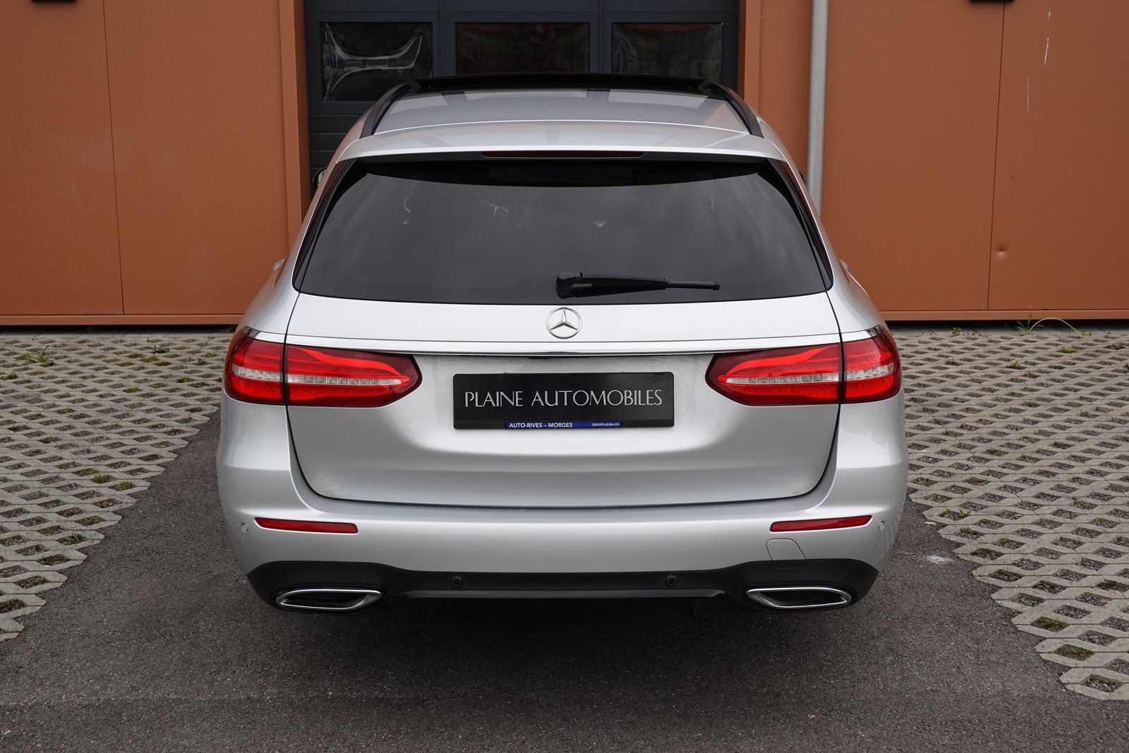 MERCEDES-BENZ E 220 d Swiss Star AMG Line 4Matic 9G-Tronic -, Diesel, Occasion / Gebraucht, Automatik - 7