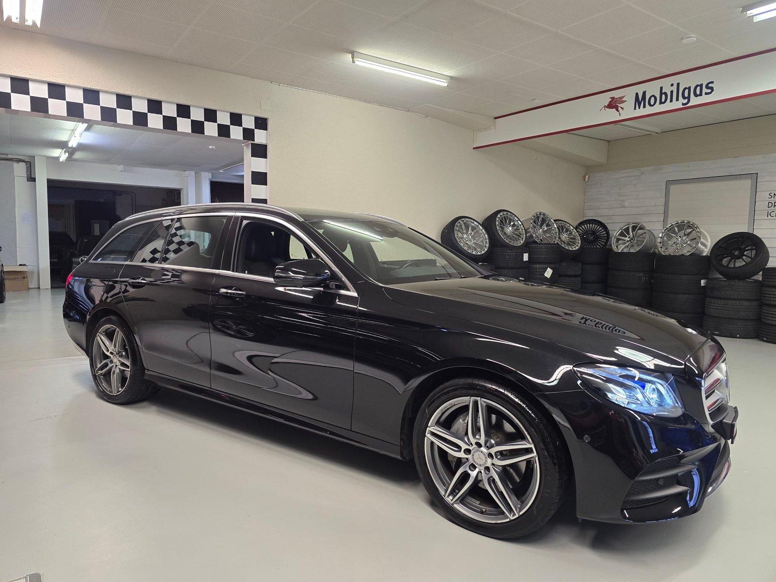 MERCEDES-BENZ E 220 d AMG Line 9G-Tronic