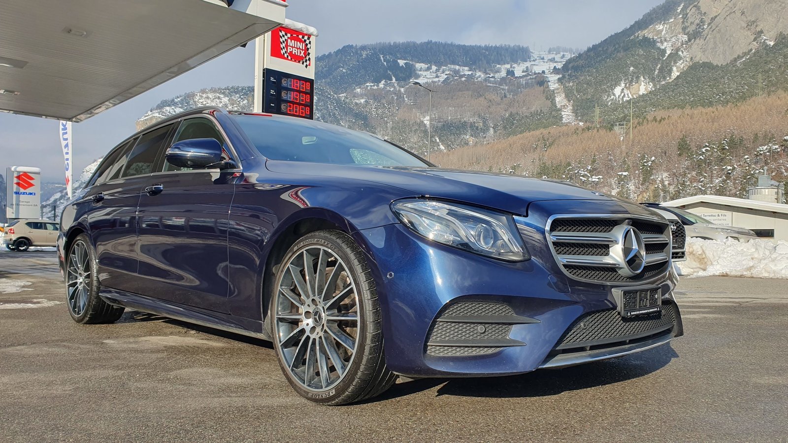 MERCEDES-BENZ E 220 d Swiss Star AMG Line 4Matic 9G-Tronic, Diesel, Occasion / Gebraucht, Automatik - 5