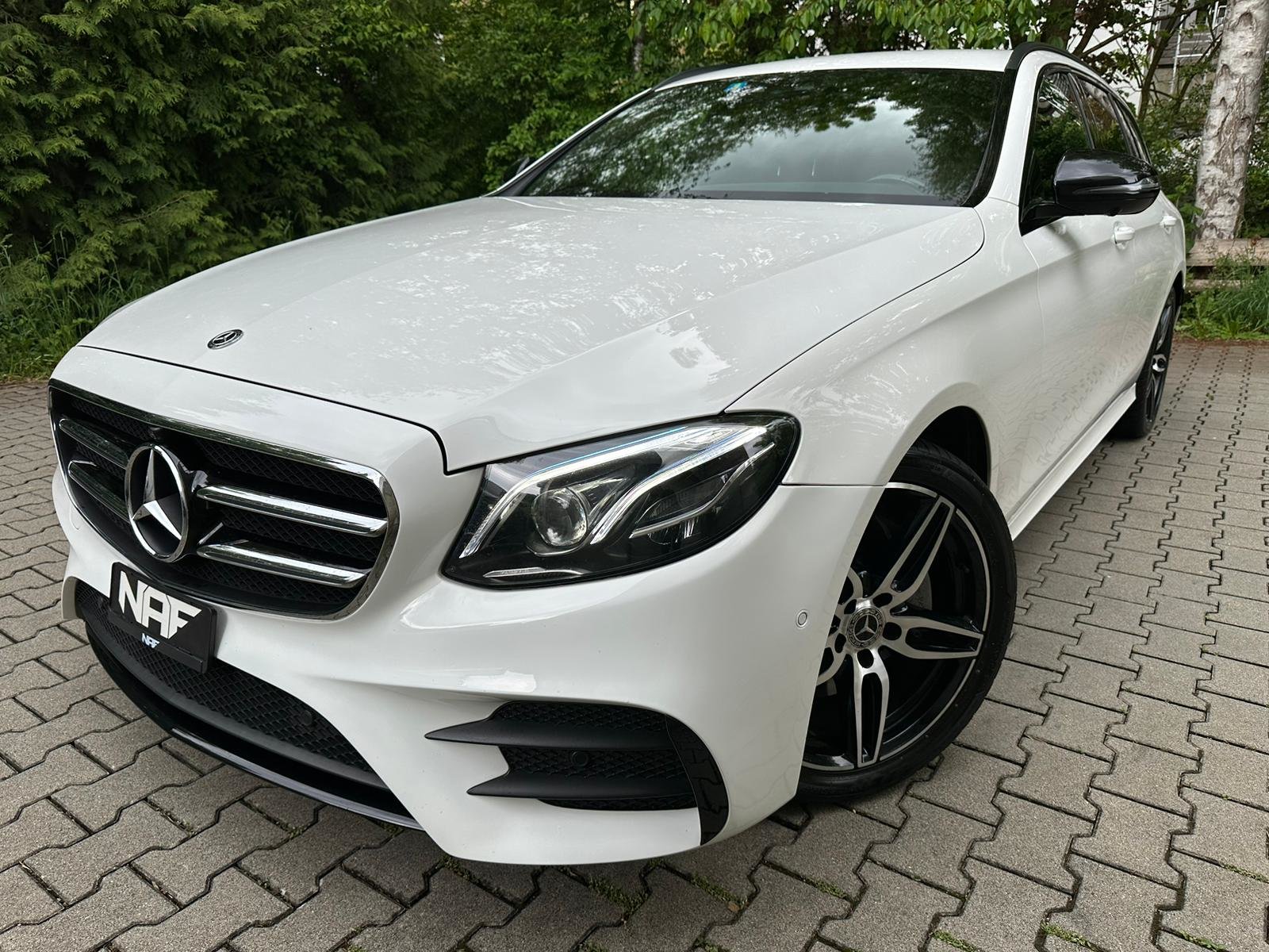 MERCEDES-BENZ E 220 d AMG Line 9G-Tronic