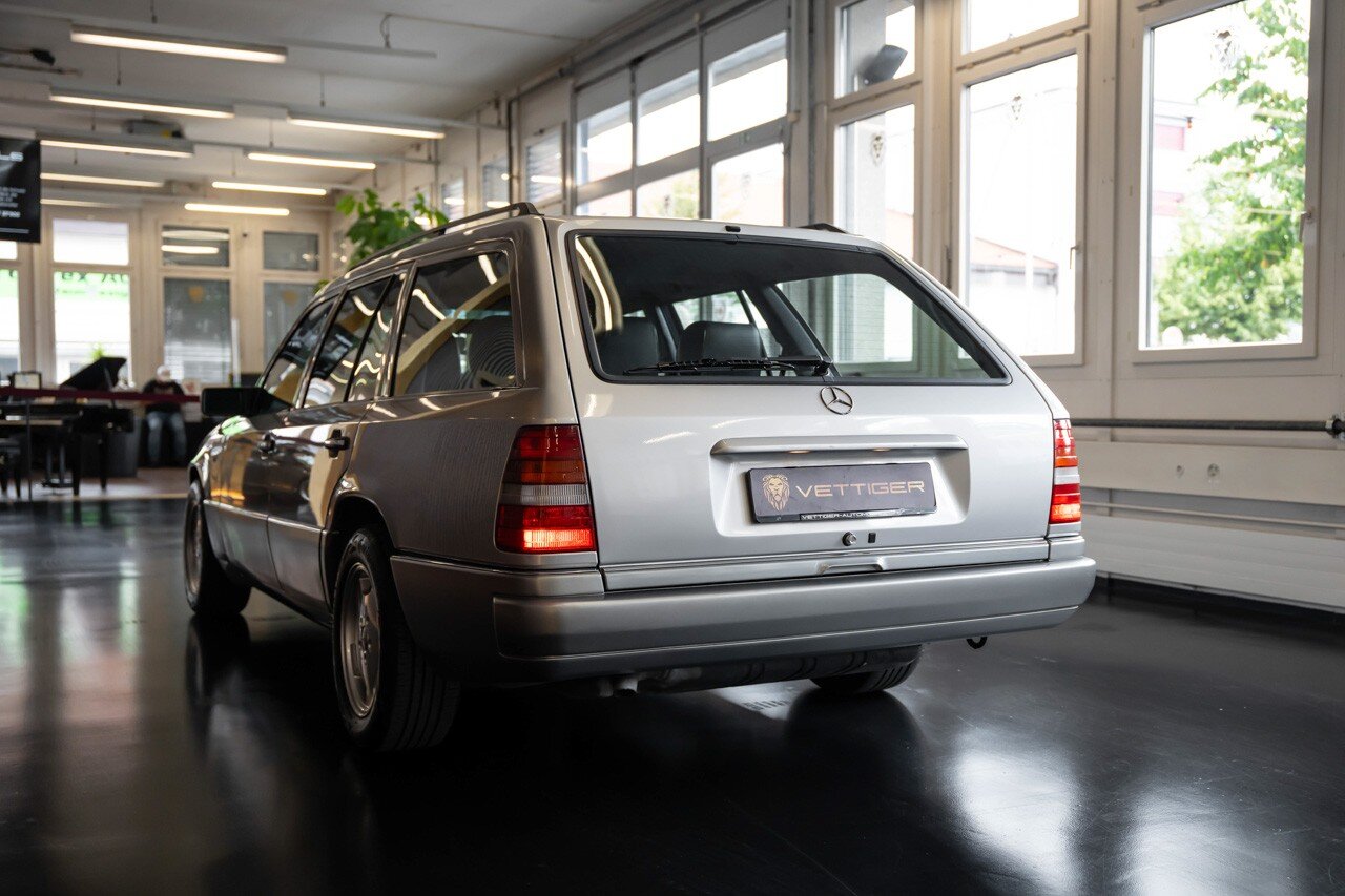 MERCEDES-BENZ E 220 T, Benzin, Occasion / Gebraucht, Automatik - 4