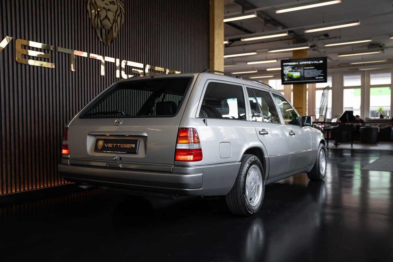 MERCEDES-BENZ E 220 T, Benzin, Occasion / Gebraucht, Automatik - 7
