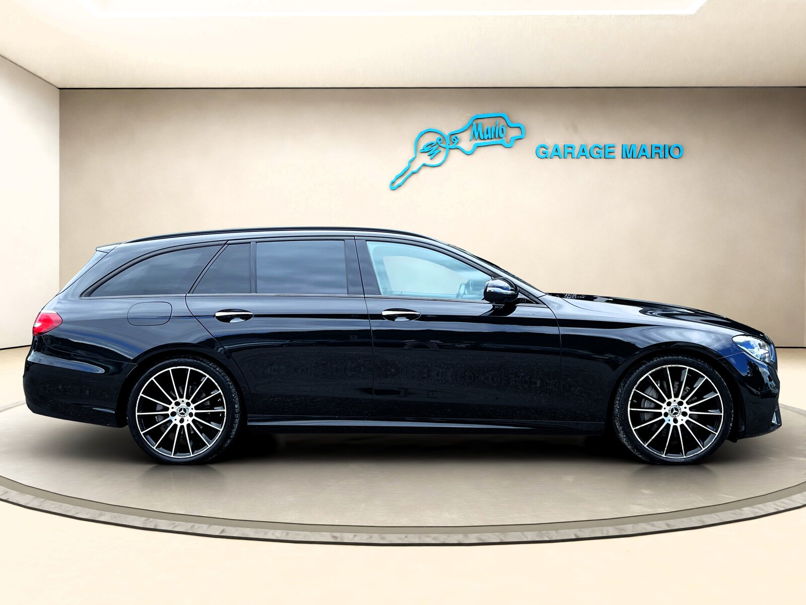 MERCEDES-BENZ E 220 d T 4MaticAMG Line9G-Tronic CH-Fahrzeug, Mild-Hybrid Diesel/Elektro, Occasion / Gebraucht, Automatik - 4