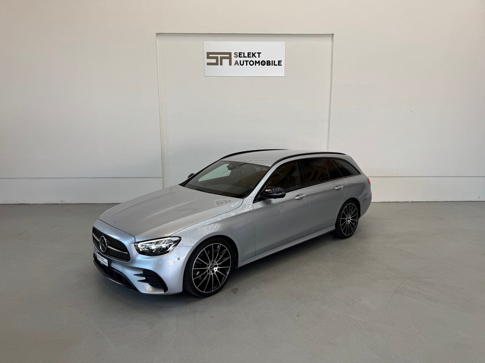 MERCEDES-BENZ E 220 d T AMG Line 9G-Tronic