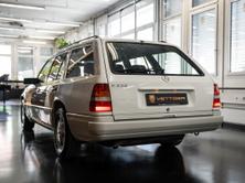 MERCEDES-BENZ E 220, Essence, Occasion / Utilisé, Automatique - 4