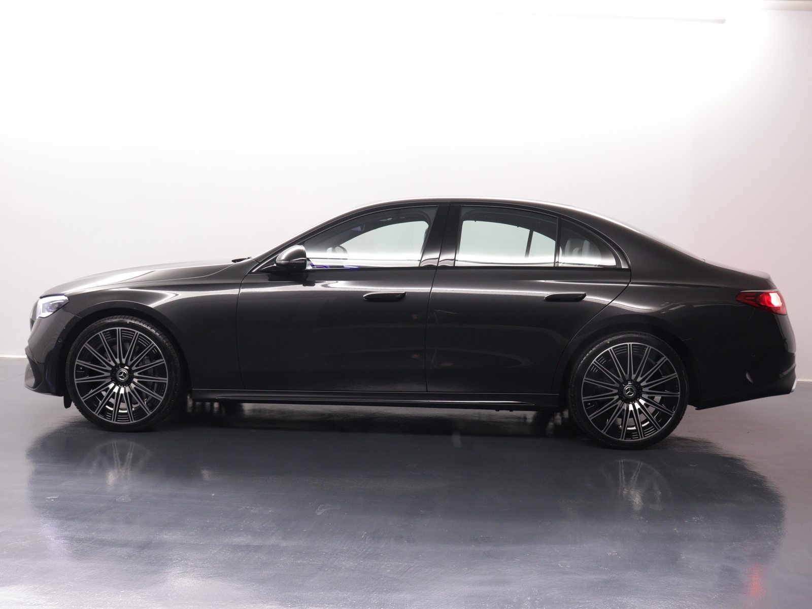 MERCEDES-BENZ E 220 d AMG Line 4matic, Mild-Hybrid Diesel/Elektro, Neuwagen, Automatik - 3