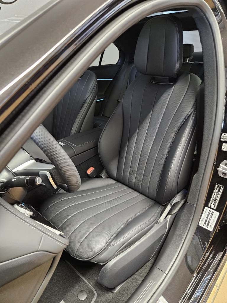 MERCEDES-BENZ E 220 d 4Matic AMG Line Limousine, Hybride Léger Diesel/Électricité, Voiture nouvelle, Automatique - 6