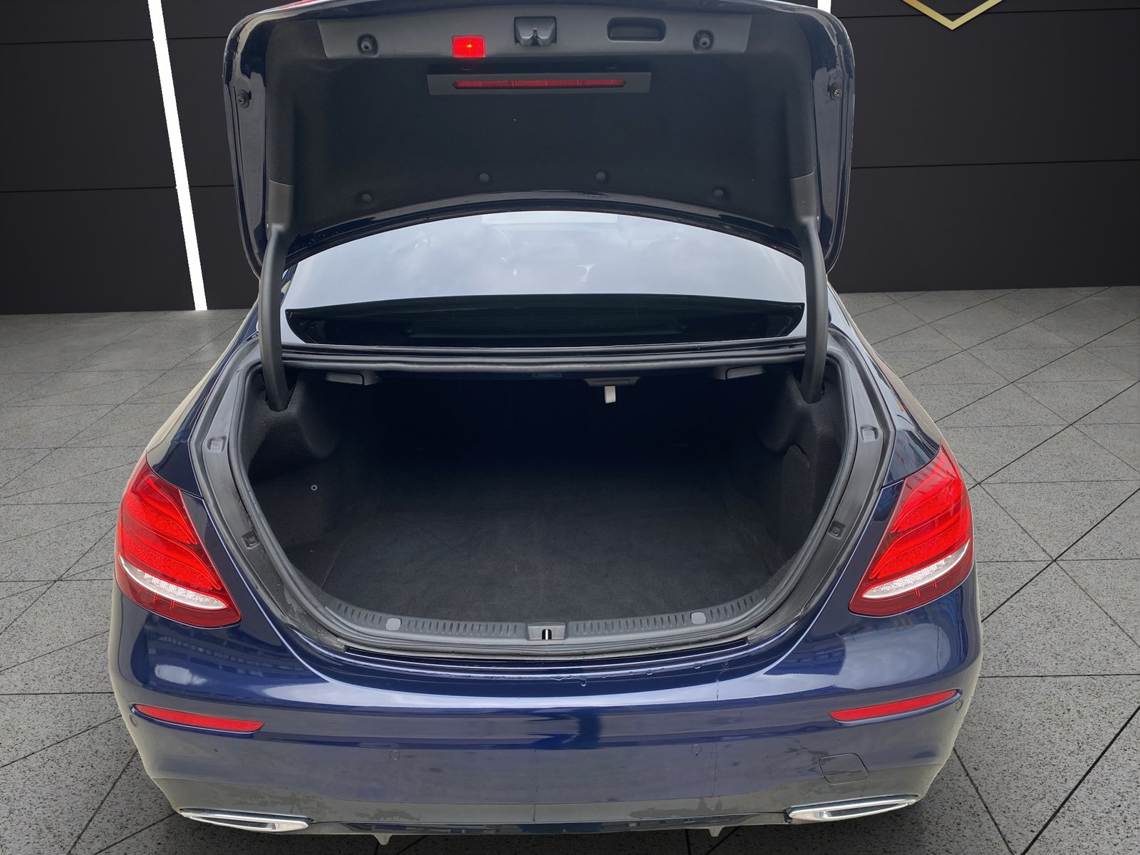 MERCEDES-BENZ E 220d Swiss Star AMG Line 4Matic 9G-Tronic, Diesel, Occasion / Gebraucht, Automatik - 5
