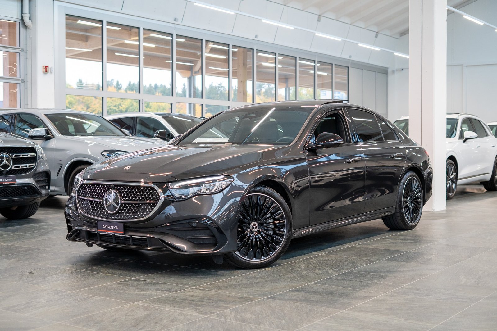 MERCEDES-BENZ E 220 d AMG Line 4matic / 360°Kamera / Panorama / Abstandsre