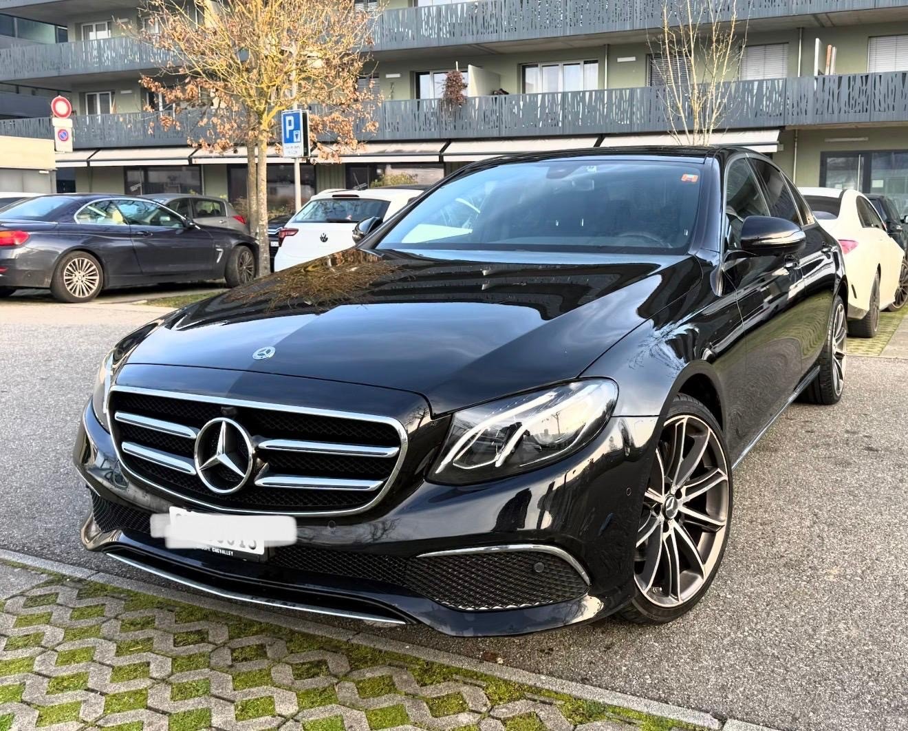 MERCEDES-BENZ E 220 d AMG Line 4Matic 9G-Tronic