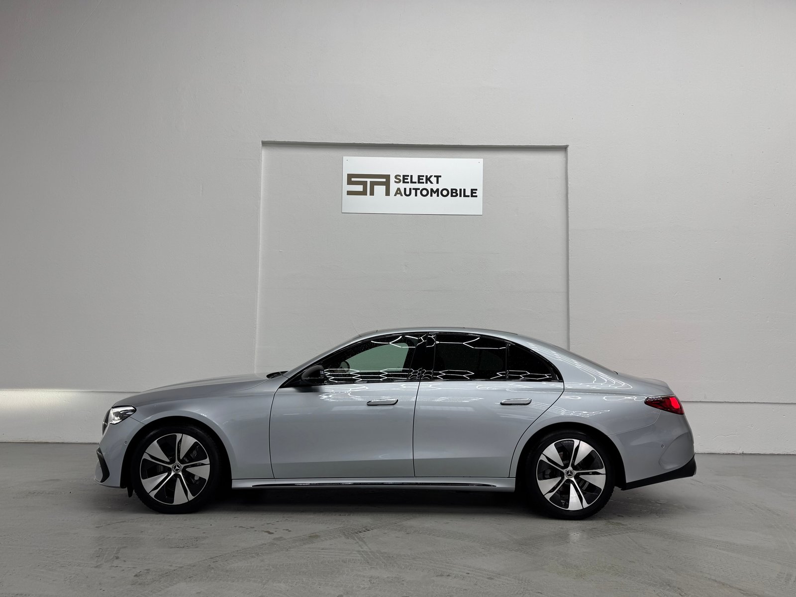 MERCEDES-BENZ E 220 d 4Matic 9G-Tronic, Hybride Léger Diesel/Électricité, Occasion / Utilisé, Automatique - 4