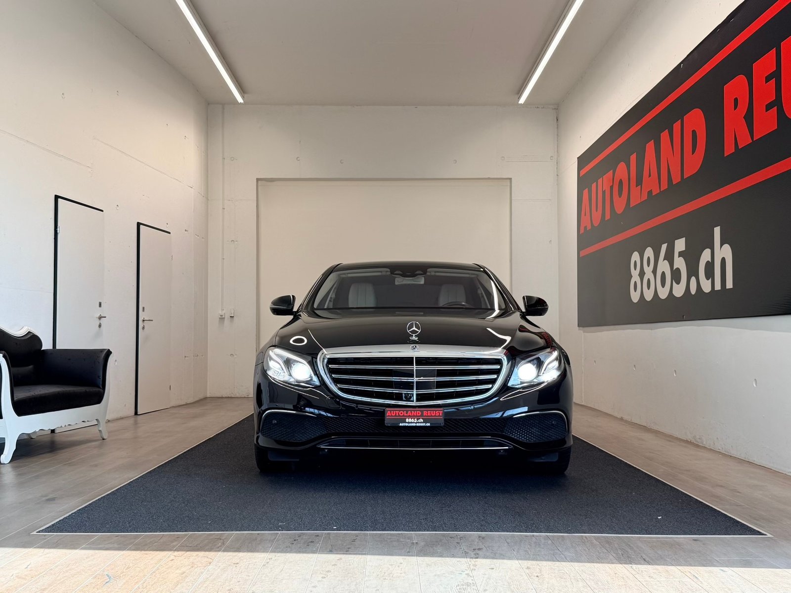 MERCEDES-BENZ E 220d Swiss Star Exclusive 4Matic 9G-Tronic, Diesel, Occasion / Gebraucht, Automatik - 2