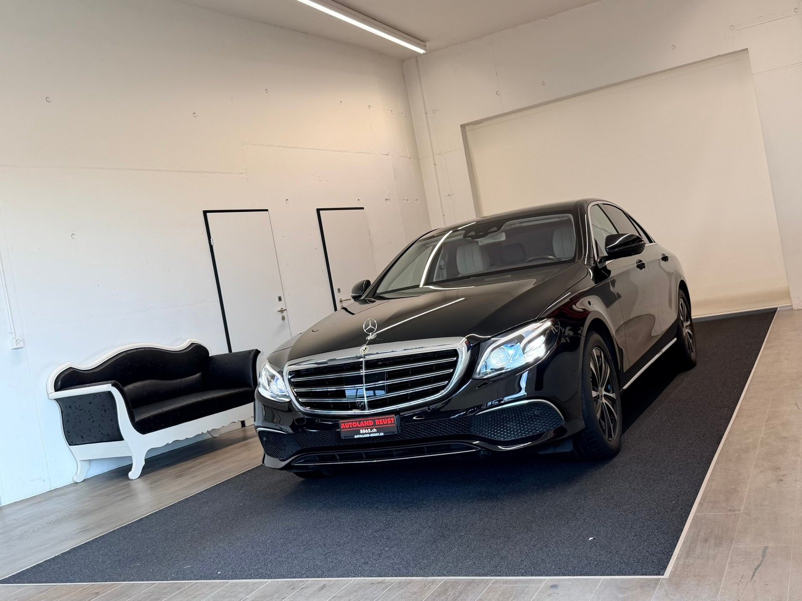 MERCEDES-BENZ E 220d Swiss Star Exclusive 4Matic 9G-Tronic, Diesel, Occasion / Gebraucht, Automatik - 3