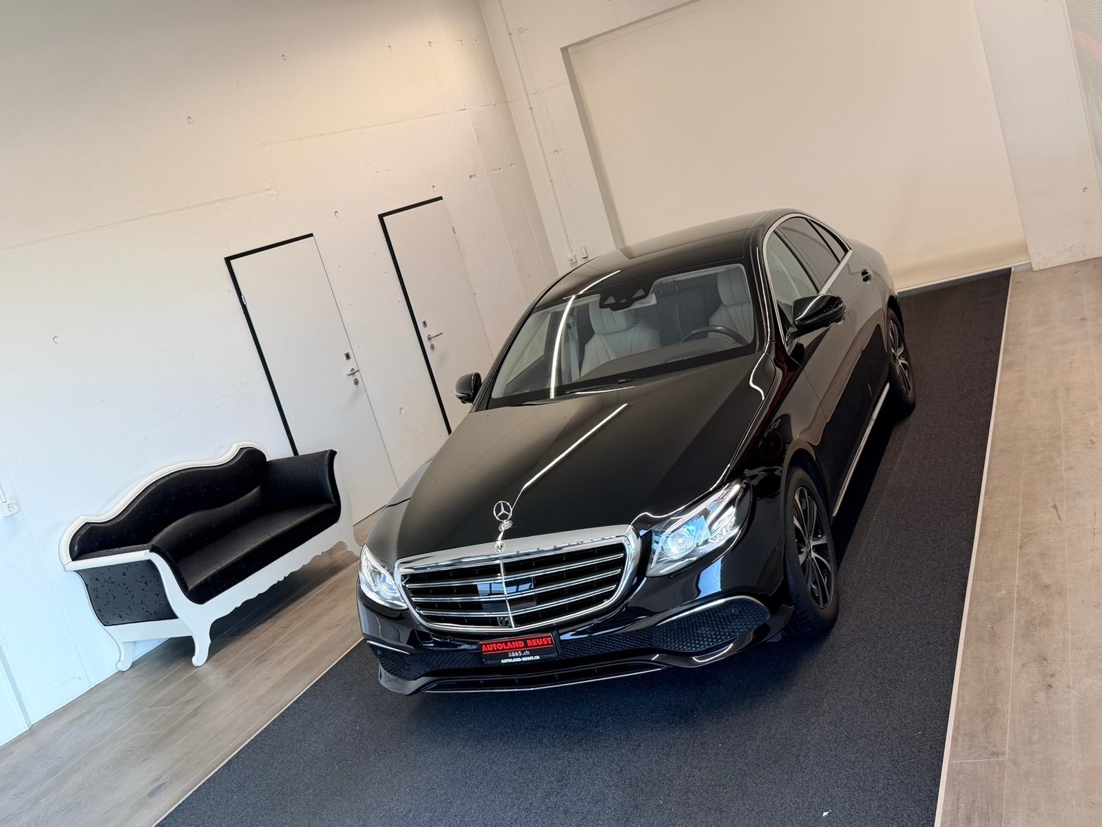 MERCEDES-BENZ E 220d Swiss Star Exclusive 4Matic 9G-Tronic, Diesel, Occasion / Gebraucht, Automatik - 4