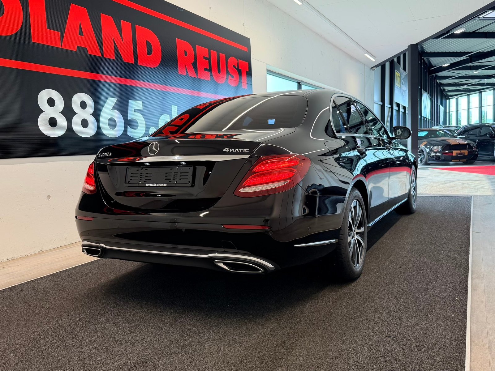 MERCEDES-BENZ E 220d Swiss Star Exclusive 4Matic 9G-Tronic, Diesel, Occasion / Gebraucht, Automatik - 6