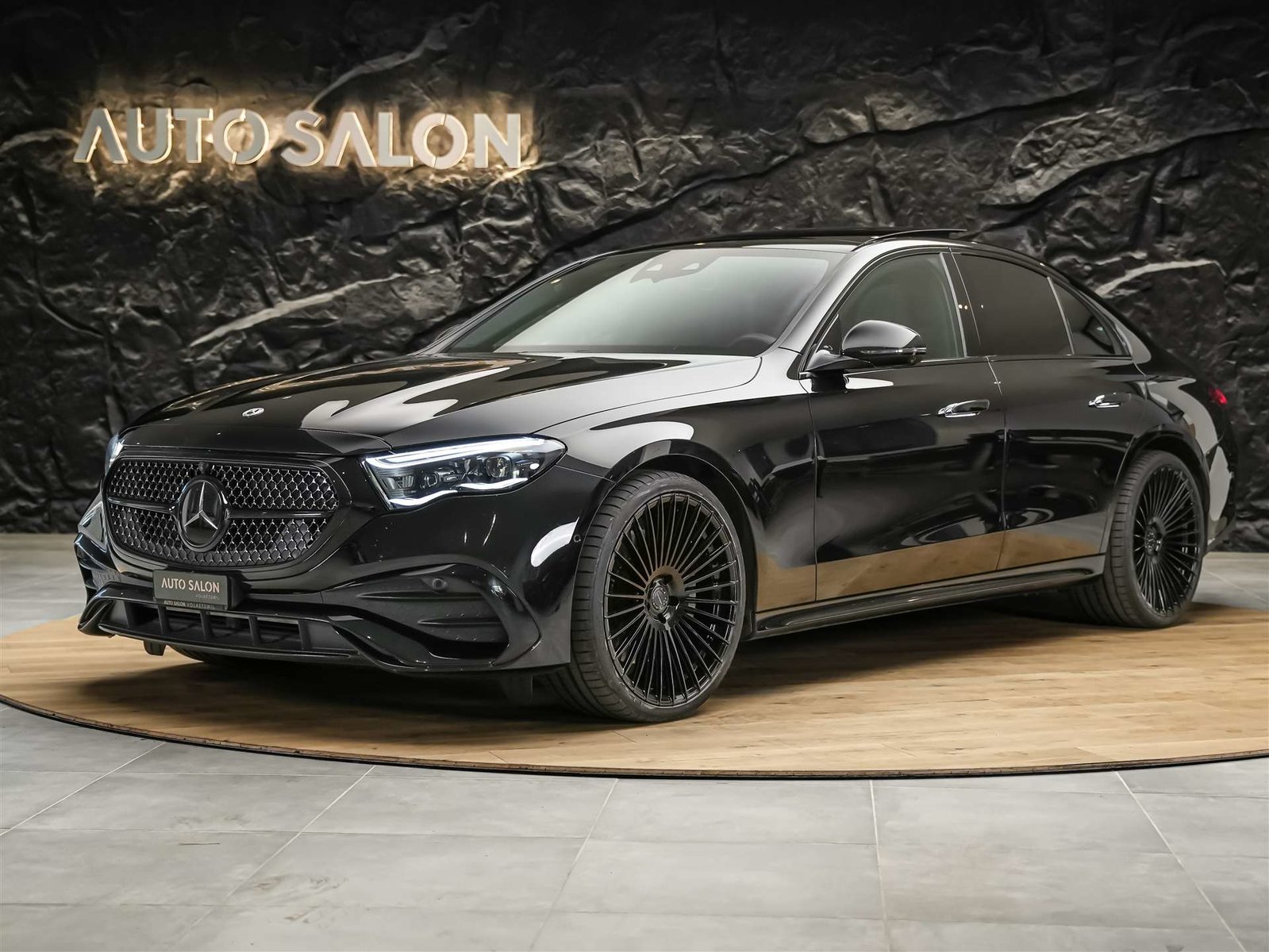 MERCEDES-BENZ E 220 d AMG Line 4matic **CH-Fahrzeug** *Super