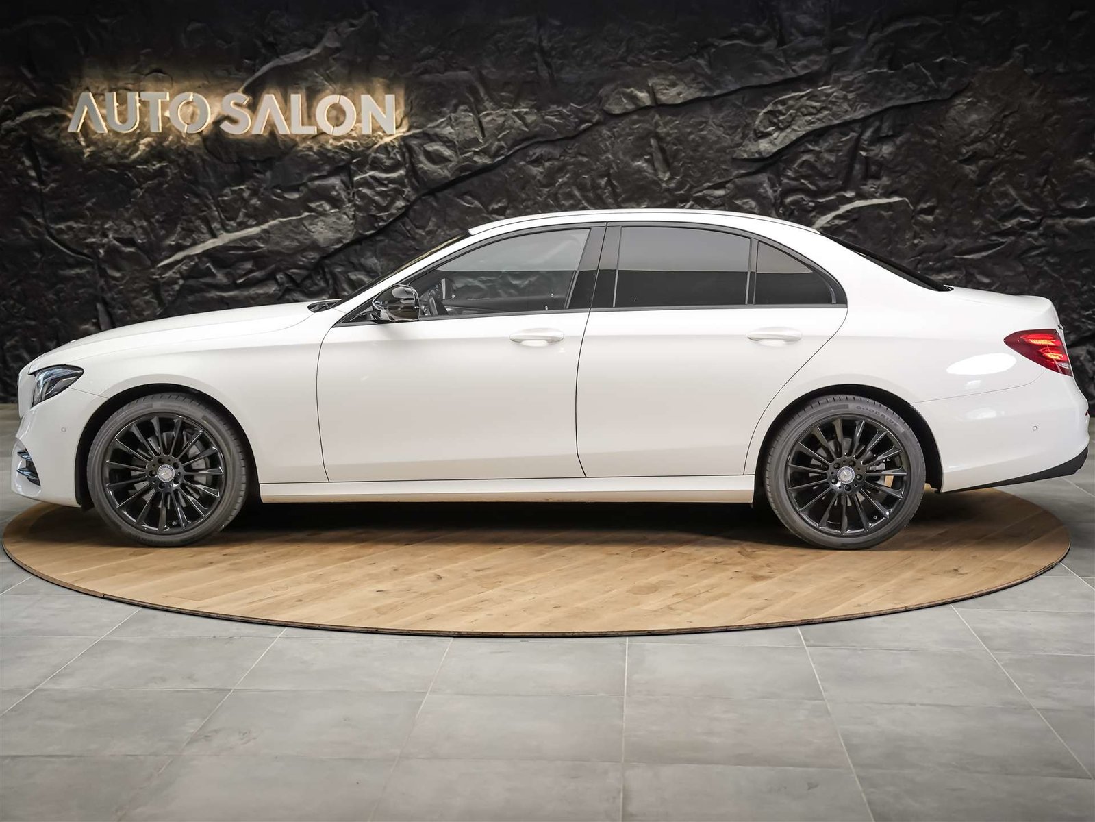 MERCEDES-BENZ E 220 d AMG Line 9G-Tronic *CH-Auto*, Diesel, Occasion / Gebraucht, Automatik - 3