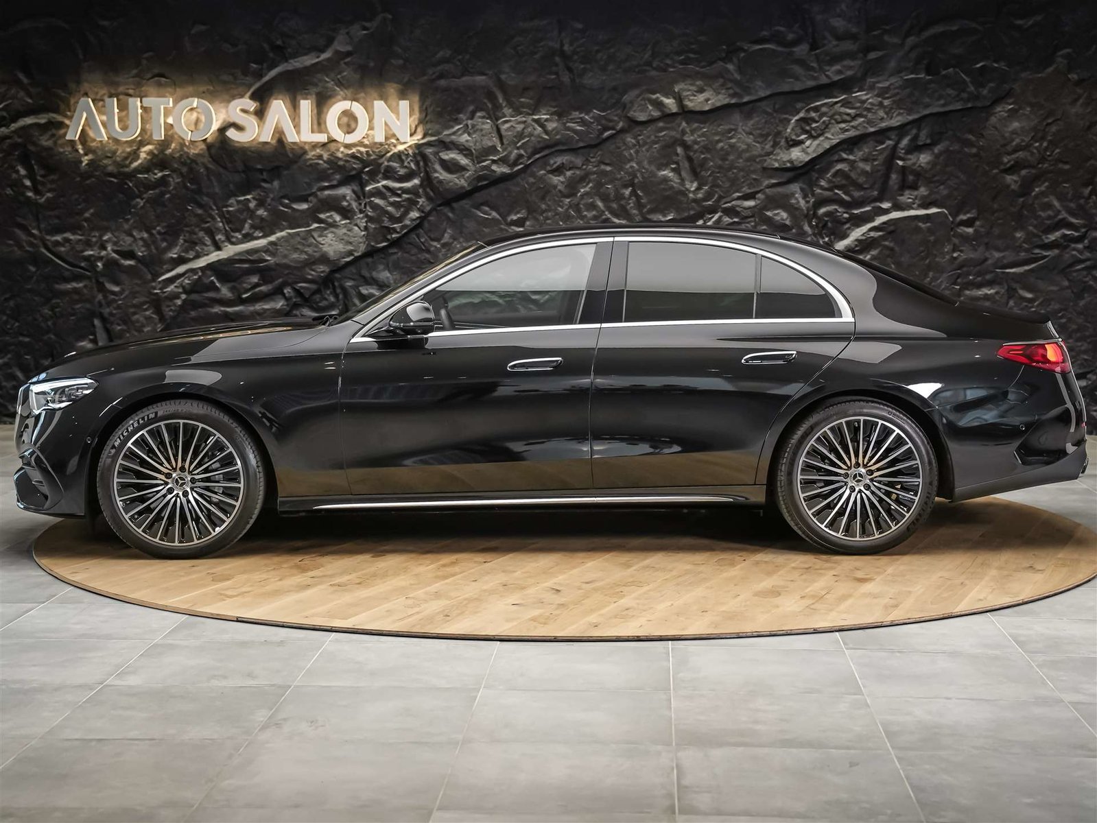 MERCEDES-BENZ E 220 d 4Matic AMG Line 9G-Tronic *Superscreen, Diesel, Occasion / Gebraucht, Automatik - 3