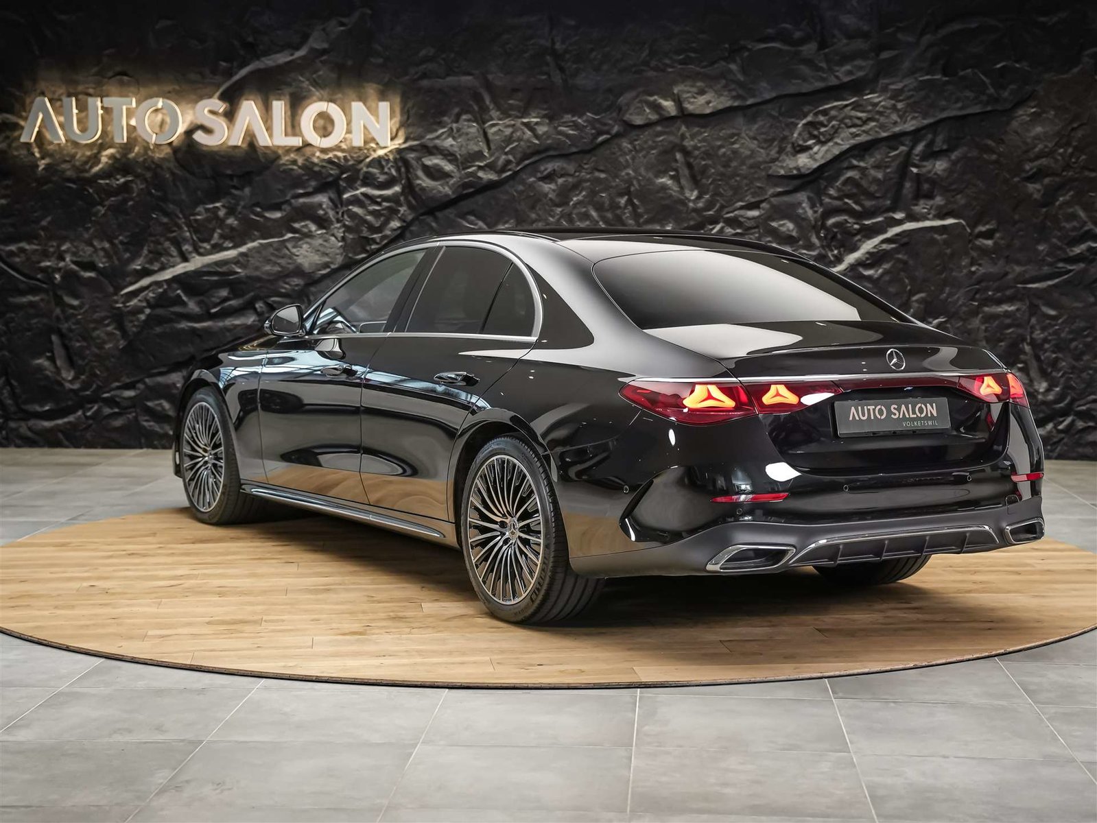 MERCEDES-BENZ E 220 d 4Matic AMG Line 9G-Tronic *Superscreen, Diesel, Occasion / Gebraucht, Automatik - 4