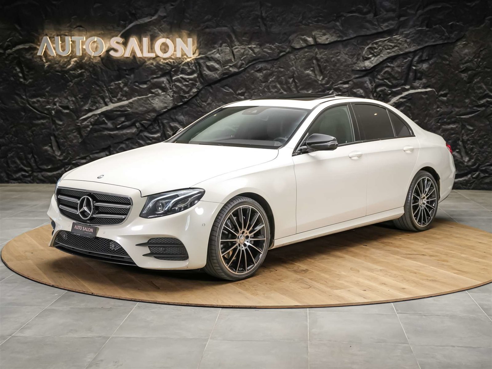 MERCEDES-BENZ E 220 d AMG Line 9G-Tronic *Panorama*Sitzheizu, Diesel, Occasion / Utilisé, Automatique - 2