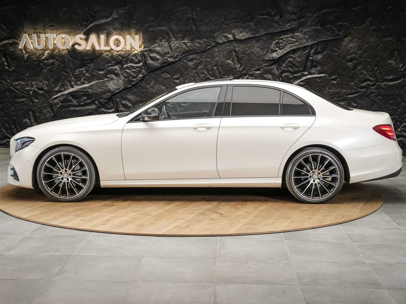 MERCEDES-BENZ E 220 d AMG Line 9G-Tronic *Panorama*Sitzheizu, Diesel, Occasion / Utilisé, Automatique - 3