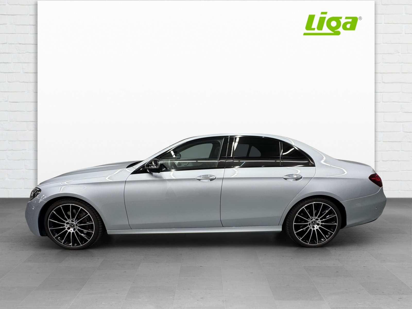MERCEDES-BENZ E 220 d AMG Line 4Matic, Diesel, Second hand / Used, Automatic - 3