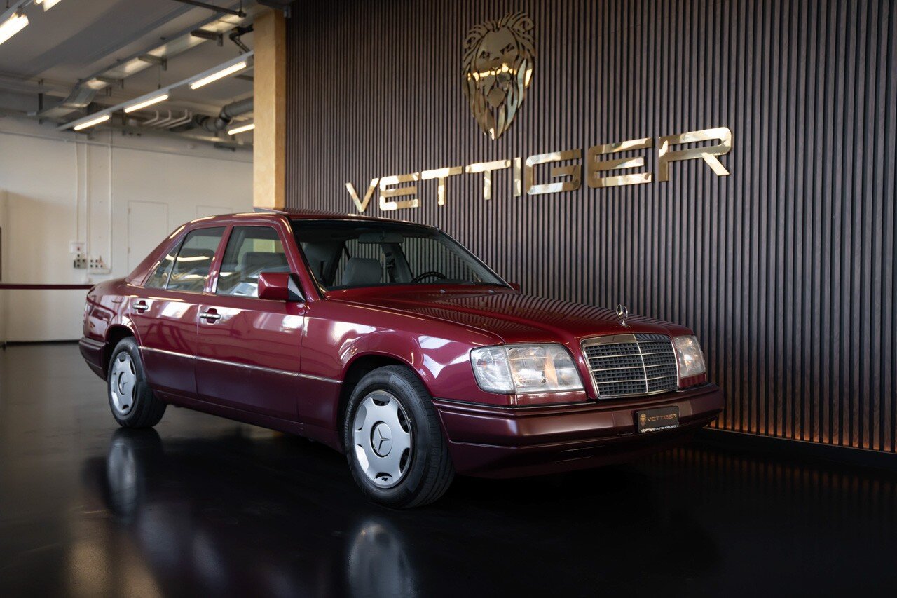 MERCEDES-BENZ E 220