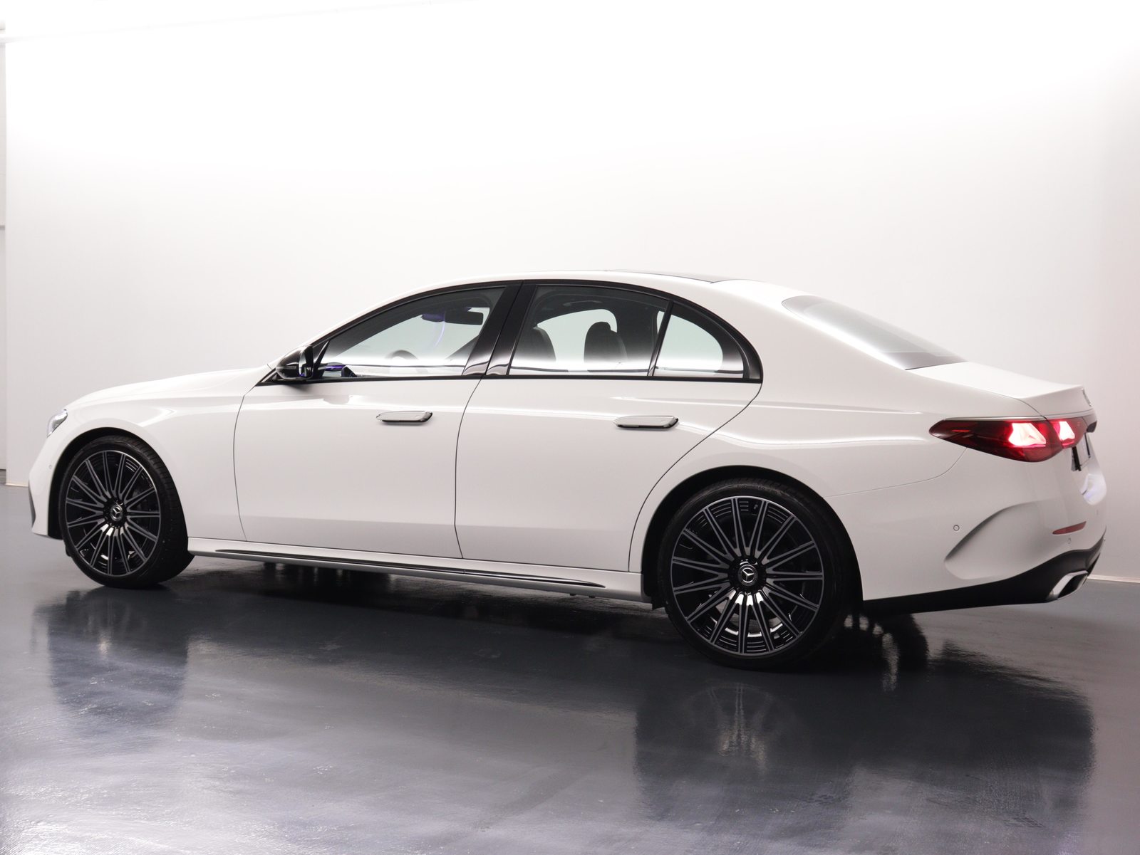 MERCEDES-BENZ E 220 d AMG Line 4matic, Mild-Hybrid Diesel/Elektro, Vorführwagen, Automatik - 4